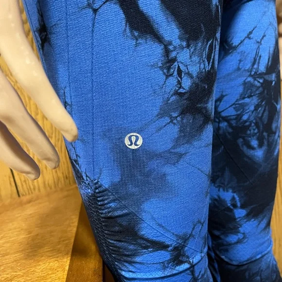 Lululemon" In the Flow Crop leggings black and blue-Size (6) - Picture 11 of 16